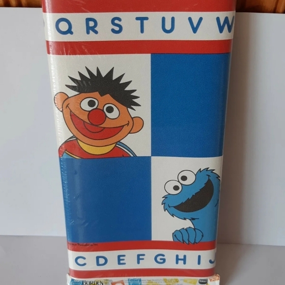 Sesame Street caracters Childrens television borden home Wallpaper 15 feets - Picture 9 of 10